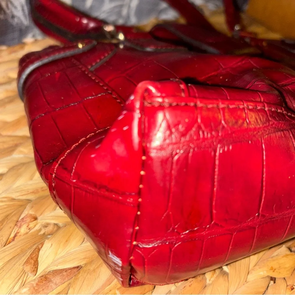 Vintage Sleek Liz Claiborne Red Croc-Embossed Shoulder Bag - Picture 6 of 12